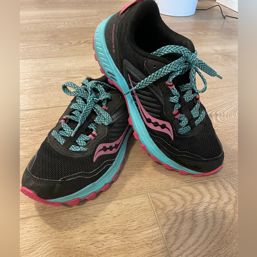 Saucony Womens Excursion TR 15 S10668-38 Black Running Shoes Sneakers Size 8